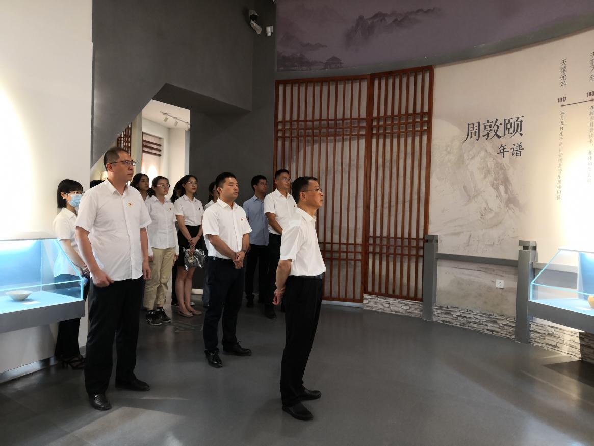 市國控集團黨委書記、董事長余峰參加集團機關黨支部主題黨日活動